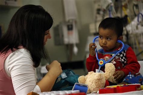 Hospitals' child life specialists help scared kids - SFGate