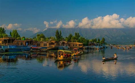 Shikara Ride in Kashmir | Srinagar | J & K Tourism