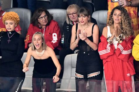 Superstar fan: Swift cheers on beau Kelce at Super Bowl - Manila Standard