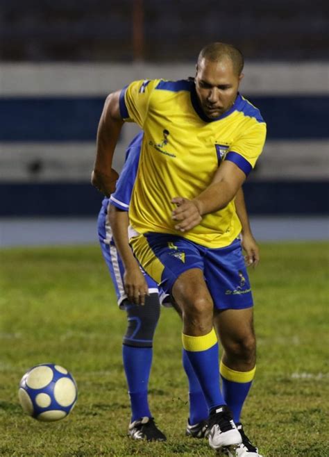 FOTOS: Yamil vs el "Mágico" González ¡en una cancha de fútbol! - Noticias de El Salvador