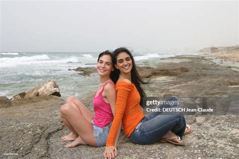 Israeli Actresses Liraz Charhi And Netta Garti. Les deux actrices du... Photo d'actualité ...