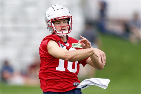 Patriots QB Drake Maye's projected rookie stats are uninspiring ...