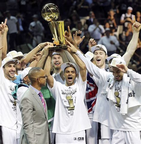 Spurs fans watch Game 5, celebrate win around S.A.