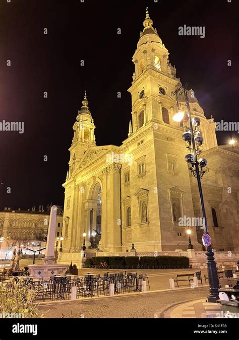 St. Stephen’s Basilica by night, Budapest Stock Photo - Alamy