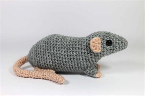 Fancy rats Crochet pattern by Katalin Gálusz | LoveCrafts | Crochet mouse, Crochet projects ...