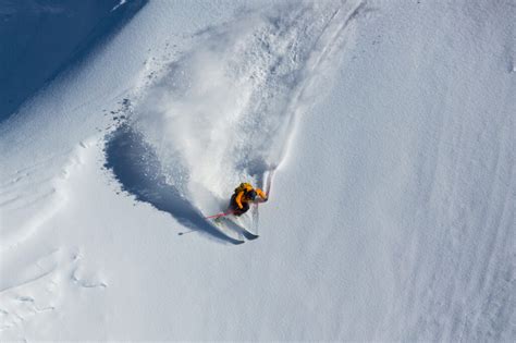 Can Skiers Cause An Avalanche? (Do’s & Don’ts) | HobbyKraze