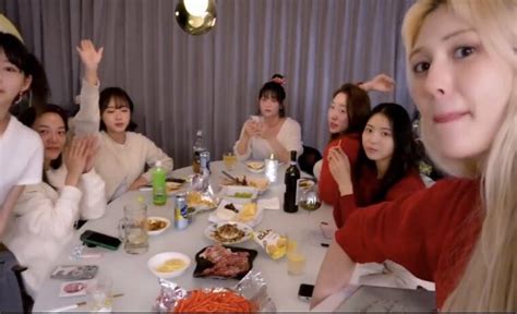 Awww! IOI Members Reunite to Celebrate the Holidays