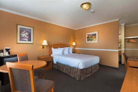 Kelowna Inn & Suites (C̶$̶9̶7̶) C$82 - UPDATED Prices, Reviews & Photos (Okanagan Valley ...