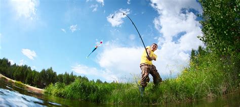 How to Prevent Fishing Hooks From Snagging on the Bottom - Lure Me Fish