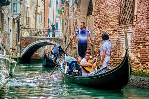 Shared Gondola Ride with Serenade in Venice!