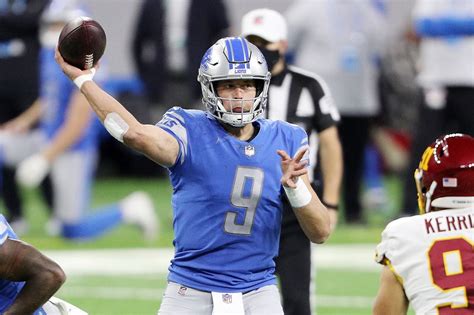 Lions QB Matthew Stafford evasive about right thumb injury; 9 others hurt too - mlive.com