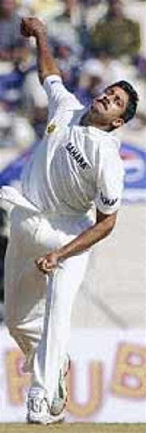 Anil Kumble bowling thumbnail 2001 | ESPNcricinfo.com