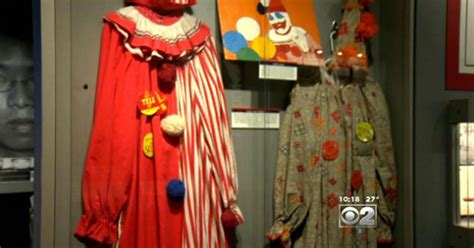 2 Investigators: Were John Wayne Gacy Clown Suits Stolen From Evidence Room? - CBS Chicago