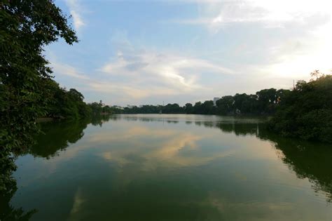 TravelWithShark: Hoàn Kiếm Lake ~ Hanoi, Vietnam