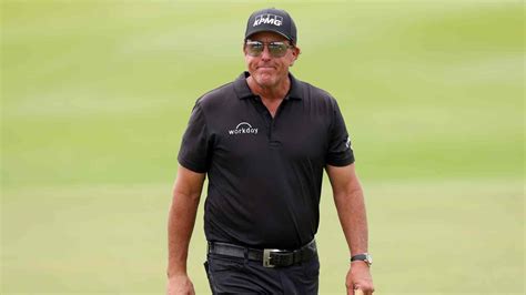 Callaway puts relationship with Phil Mickelson on pause