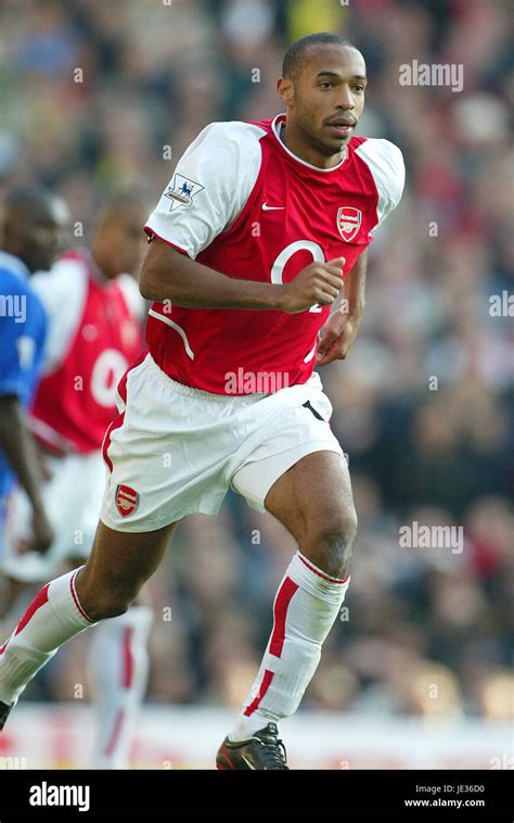 THIERRY HENRY ARSENAL FC HIGHBURY LONDON ENGLAND 18 October 2003 Stock ...