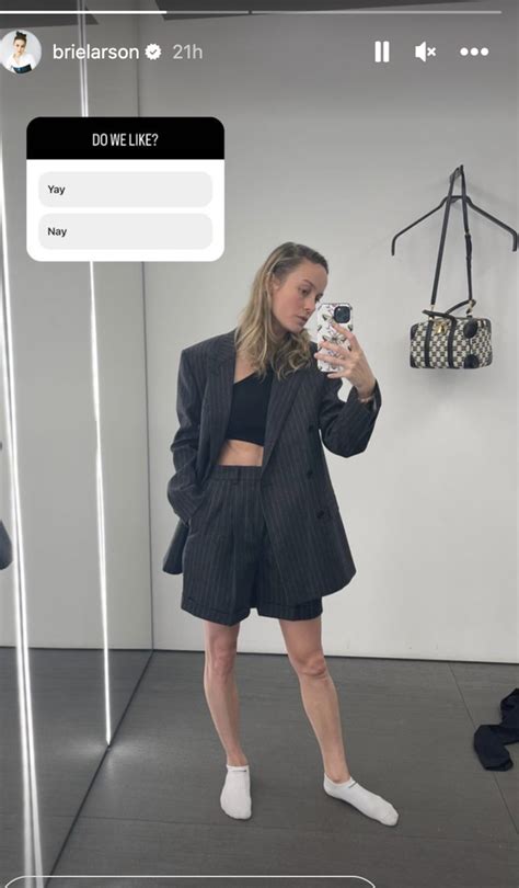 Brie Larson Has Sculpted AF Abs In A Crop Top And Blazer In IG Pic