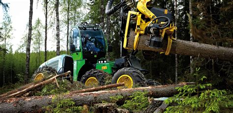 15 Action Shots of the John Deere Forestry Harvester [Image Gallery: ]