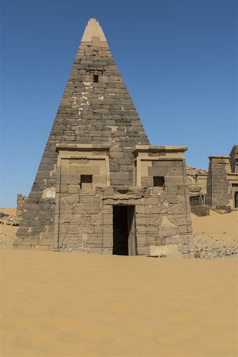 Day 37 The Pyramids of Meroe – 190 Jahre DAI