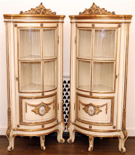 Sold at Auction: ANTIQUE WHITE AND GILT CORNER CURIO CABINETS PAIR