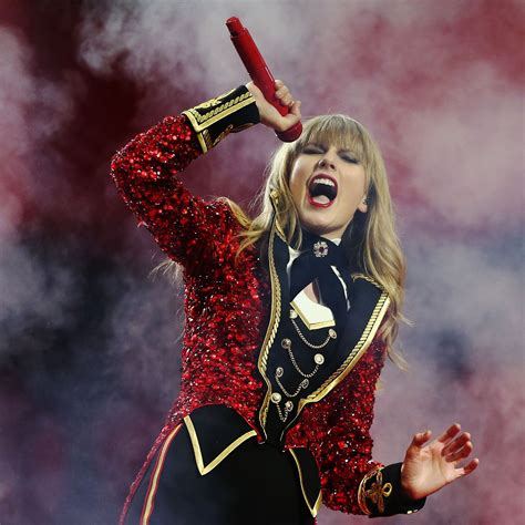 Taylor Swift Announces Massive “Red (Taylor's Version)”, 45% OFF