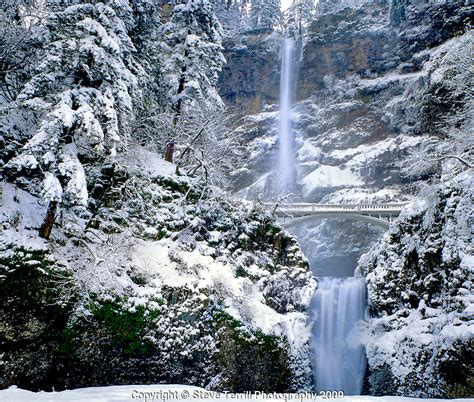3.030 Multnomah Falls during winter in Columbia River Gorge National Scenic Area Oregon.jpg ...
