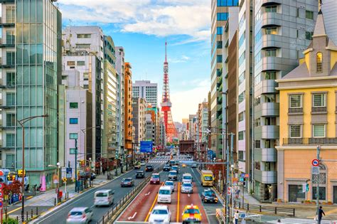 Premium Photo | Tokyo city street view with Tokyo Tower at twilight