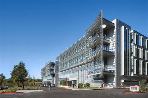 New California Hospital Brings the Outdoors Inside - Design Well