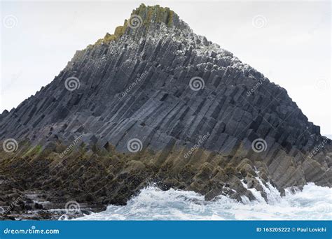 View of Rock Formations at Staff Island Editorial Photography - Image of stave, formation: 163205222