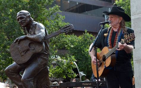 The Five Coolest Things about the Willie Nelson Statue – Texas Monthly