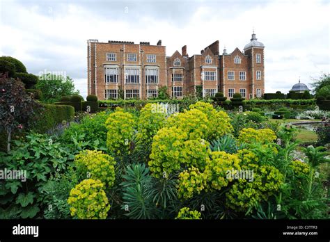 Hatfield house gardens hi-res stock photography and images - Alamy