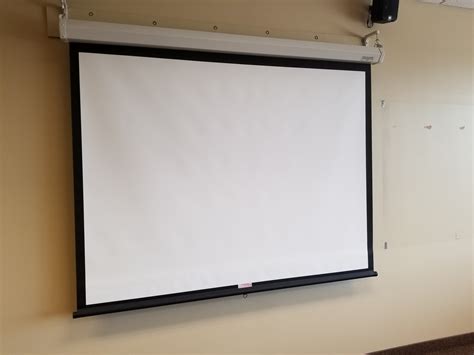 Da-Lite Model C Manual Projection Screen | Madison Liquidators