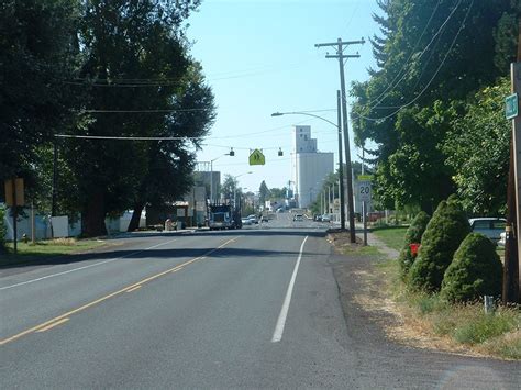 Street scene, Grass Valley, Oregon.