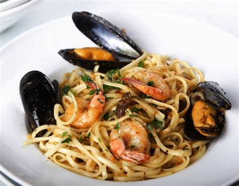 Pasta with Mussels, Shrimp and White Wine | White wine pasta sauce, Mussels recipe, Seafood ...