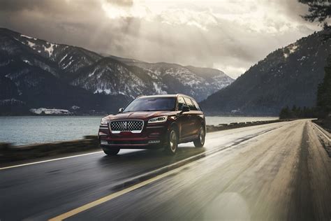 The 2021 Lincoln Aviator PHEV Saves Your Rear When Gas Isn't Near