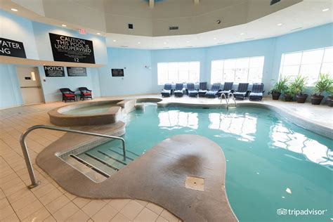 Radisson Hotel & Suites Fallsview ON Pool: Pictures & Reviews - Tripadvisor