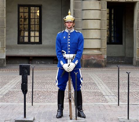 Swedish Royal Guards (Högvakten) | Royal guard, Men in uniform, Swedish royals