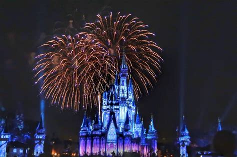 Disney disponibiliza online o show de fogos no parque Magic Kingdom - Festival Teen