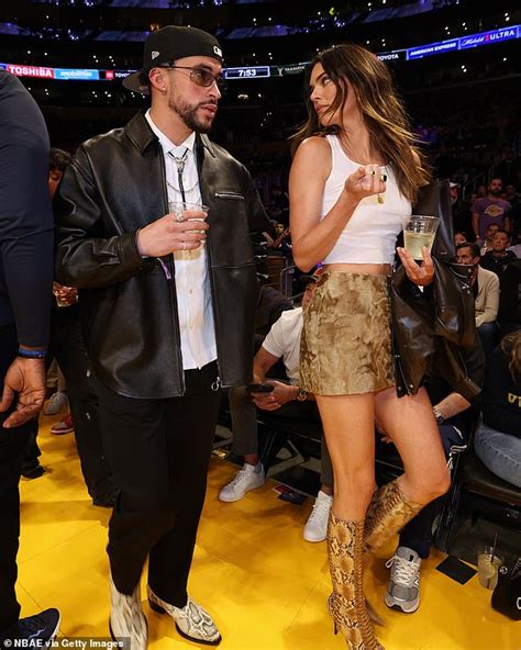 Kendall Jenner and boyfriend Bad Bunny sit courtside at Lakers–Golden ...