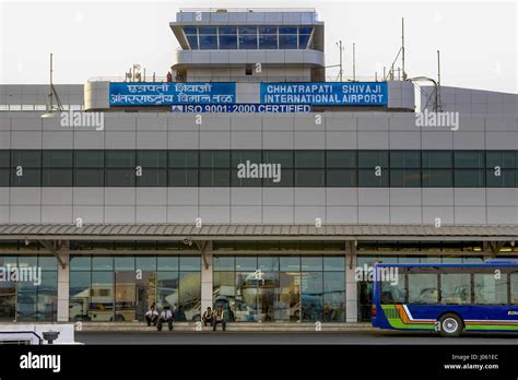 Chhatrapati shivaji international airport exterior, santacruz Stock Photo: 137815844 - Alamy