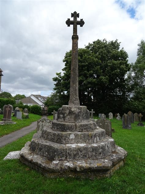 Churchyard cross in St John The Evangelist's churchyard, K… | Flickr