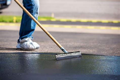 Factors to Consider When Hiring an Asphalt Sealing Company