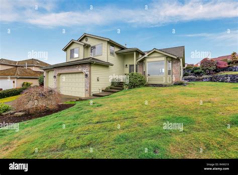 Beige brick house exterior front hi-res stock photography and images - Alamy