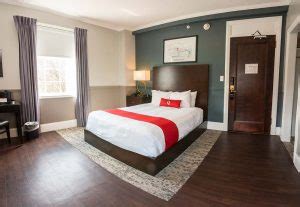 Guest Rooms & Suites in Glens Falls | The Queensbury Hotel