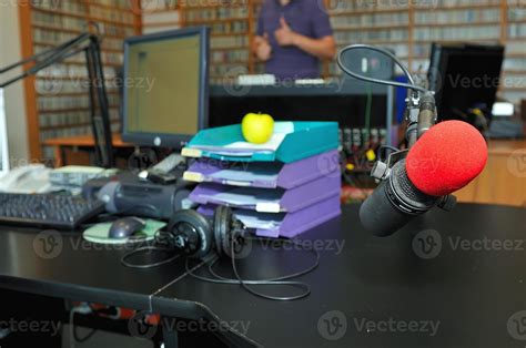 radio station microphone 10709998 Stock Photo at Vecteezy