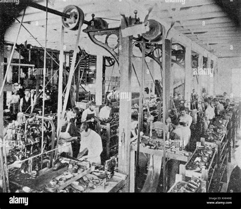 Factory workers 1900 hi-res stock photography and images - Alamy