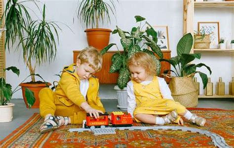 Adorable kids playing toy train - Online Jigsaw Puzzles