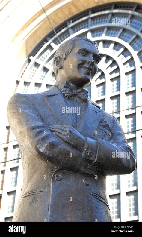 Carlos gardel statue buenos aires immagini e fotografie stock ad alta ...