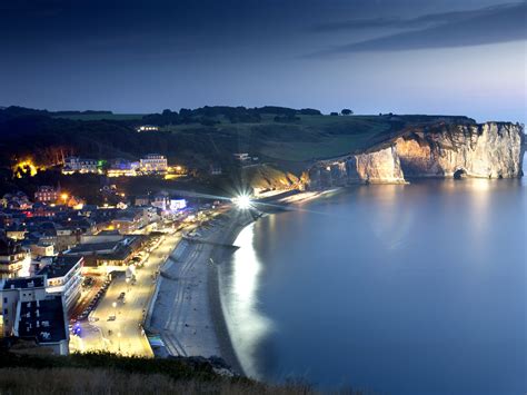 cliffs_Etretat - TravelAlerts