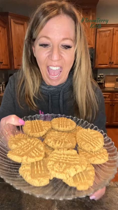 3-Ingredient Sugar-free Peanut butter Cookies [Video] in 2024 | Sugar free peanut butter cookies ...